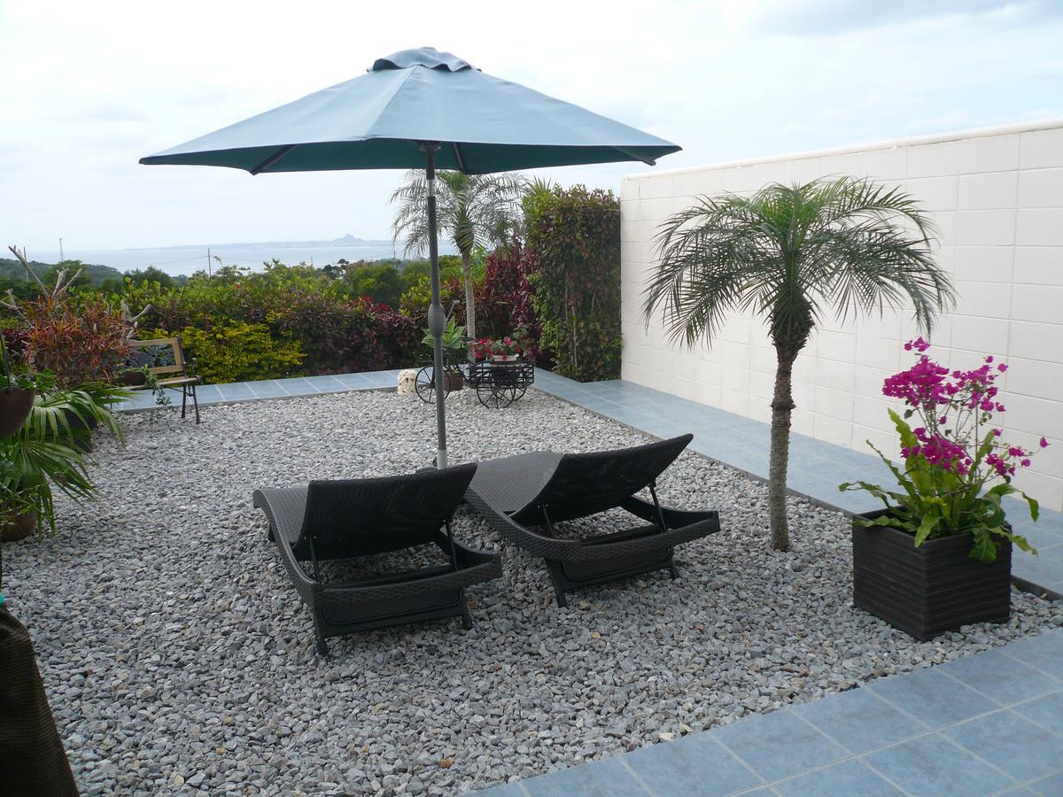 Villa Motobu Hills Buitenkant foto