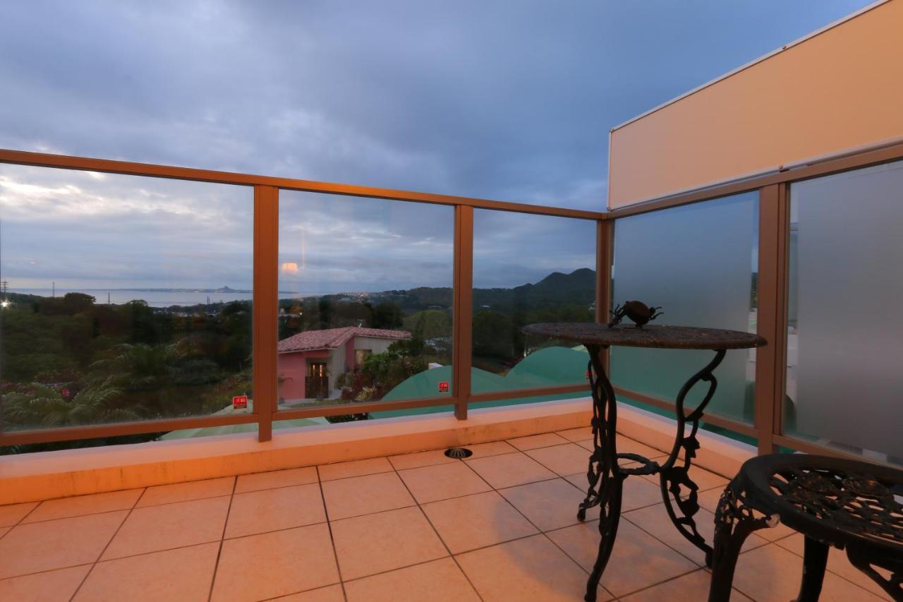Villa Motobu Hills Buitenkant foto