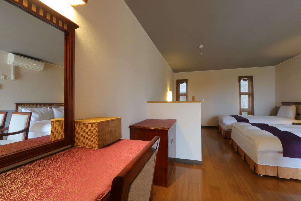 Villa Motobu Hills Buitenkant foto